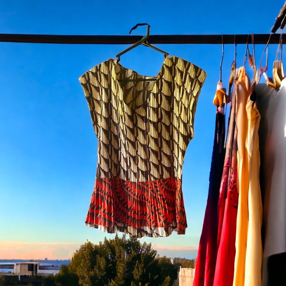 Dress Barn Tops - Size 1X Dress Barn pleated blouse with cap sleeves, brown and coral